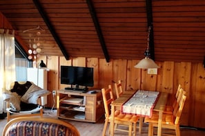 Smart TV, DVD player, books - Holiday home in Süttorf with swimming pool (Süttorf)