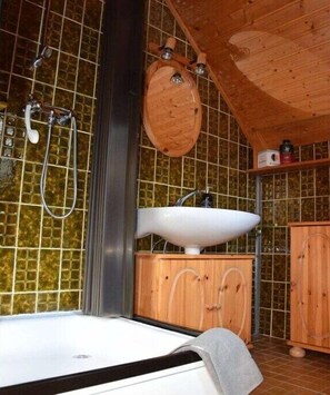 Shower - Holiday home in Süttorf with swimming pool (Süttorf)