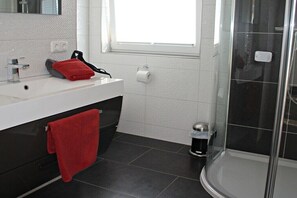 Shower - Holiday apartment with 1 bedroom (Dranske)