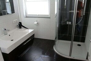 Shower - Holiday home in Dranske with swimming pool (Dranske)