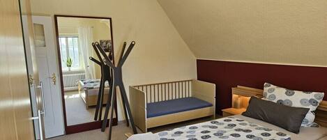 Bügeleisen/Bügelbrett, kostenloses WLAN, Bettwäsche