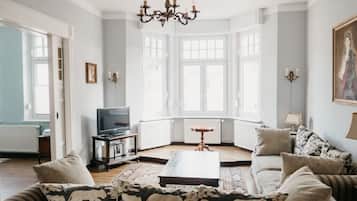 Smart-TV, peis, bordtennis og bøker