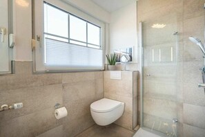 Shower, hair dryer - Holiday apartment with 1 bedroom (Borkum)