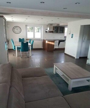 Smart TV - Holiday apartment with 3 bedrooms (Langenargen)