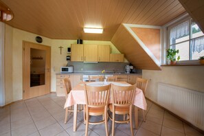 Dining - Apartment 'Talblick' with Shared Garden, Balcony and Wi-Fi (Zell am Harmersbach)