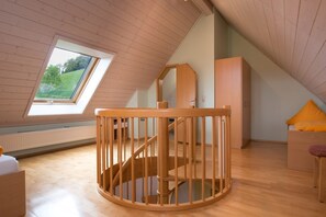 Iron/ironing board, WiFi, bed sheets - Apartment 'Talblick' with Shared Garden, Balcony and Wi-Fi (Zell am Harmersbach)