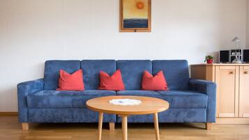 TV, ping pong, stereo