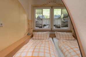 Iron/ironing board, WiFi, bed sheets - Apartment 'Panoramablick' with Shared Garden, Balcony and Wi-Fi (Zell am Harmersbach)