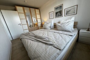 Iron/ironing board, free WiFi, bed sheets