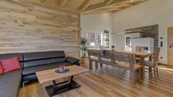 Smart-TV, Kamin, Stereoanlage