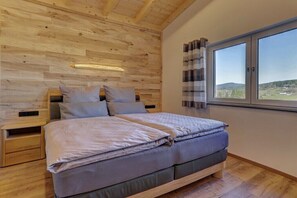 Tabla de planchar con plancha, wifi gratis y ropa de cama 