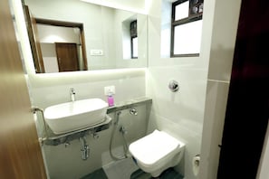 Free toiletries, soap, shampoo, toilet paper - Host Inn Mumbai Airport (Mumbai)