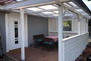 Outdoor dining - Garden house in the manor house (Bastorf)