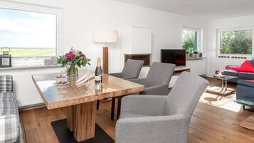 Smart-TV, Bücher, Stereoanlage