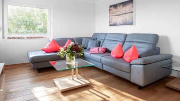 Smart-TV, Bücher, Stereoanlage