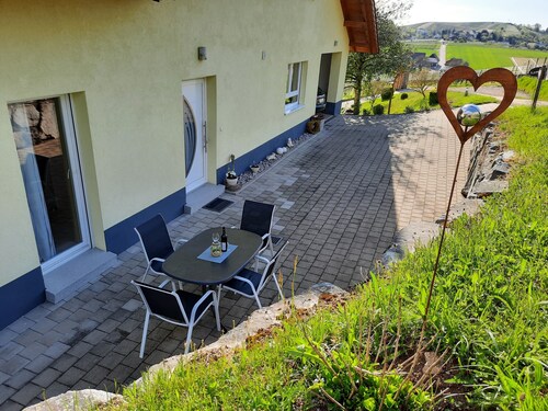 Apartment 'Am Weinberg' with Garden, Balcony and Wi-Fi