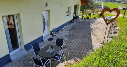 Apartment 'Am Weinberg' with Garden, Balcony and Wi-Fi