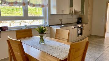 Kühlschrank, Ofen, Herdplatte, Geschirrspüler