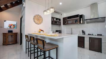 Vila exclusiva | Cozinha privada | Chaleira elétrica, torradeira