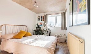 WiFi - Spacious 1br flat  w/ Balcony (London)