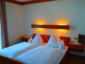 Lit parapluie, Wi-Fi, draps fournis