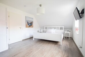 3 bedrooms, iron/ironing board, free WiFi, bed sheets - Holiday home Strandoase by the bathing lake (Aurich-Tannenhausen)
