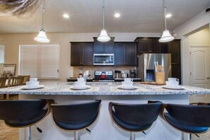 Room - Windsor Westside 5 Bedroom Vacation Home 1820 (Four Corners)