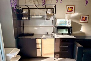Fridge, microwave, oven, stovetop - Apartment with a view of alpacas (Heers)