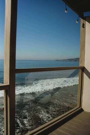 On the beach - Kasa Dharma an oceanfront House (Ensenada)