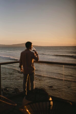 On the beach - Kasa Dharma an oceanfront House (Ensenada)