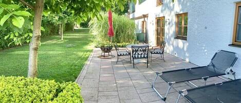 تناول الطعام بالخارج