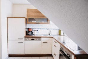 Geladeira, fogão, cooktop, lava-louças