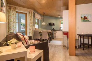 Smart TV, DVD player, ping pong, books - Guesthouse Trostelhof 3 (Salem-Neufrach)