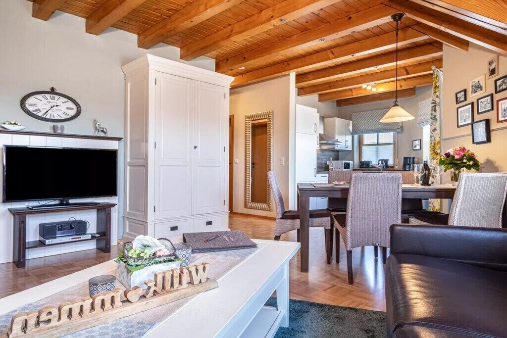 DVD-Player, Tischtennisplatte, Stereoanlage