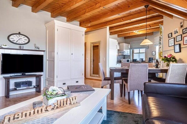 Lecteur de DVD, table de tennis de table, chaîne hi-fi