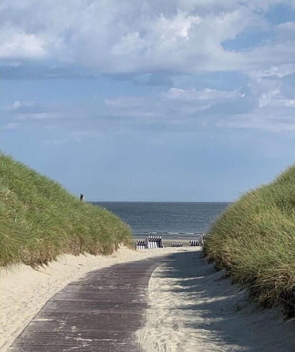 Beach - Holiday apartment with 2 bedrooms (26548 Norderney)