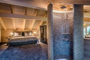 Escritorio, wifi gratis y ropa de cama 