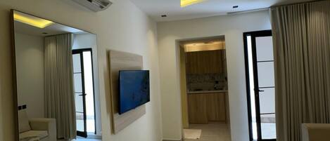 Studio – deluxe, byutsikt | Strykejern/-brett