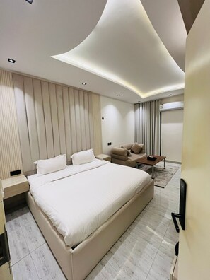 Iron/ironing board - Ras Al Hama Real Estate (Riyadh)