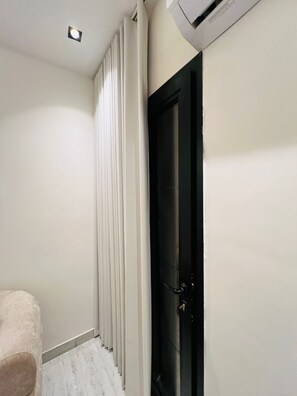 Iron/ironing board - Ras Al Hama Real Estate (Riyadh)