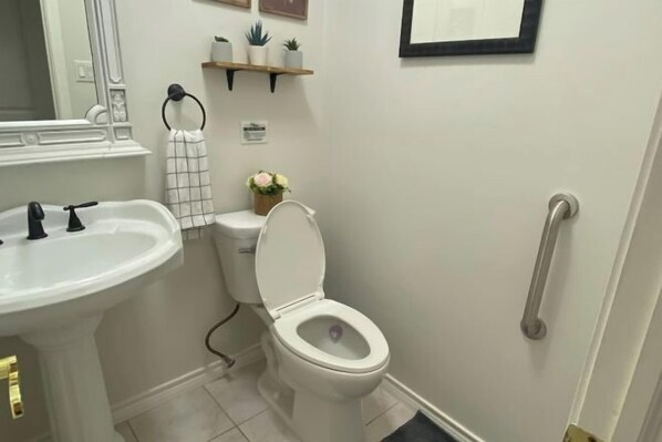 Bathroom - La Casa De Francella (Harris County)