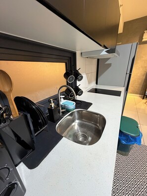 Deluxe Apartment | Private kitchenette