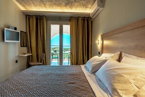 Rom – comfort, 1 queensize-seng, havutsikt | Blendingsgardiner, lydisolert, strykejern/-brett og wi-fi (inkludert)
