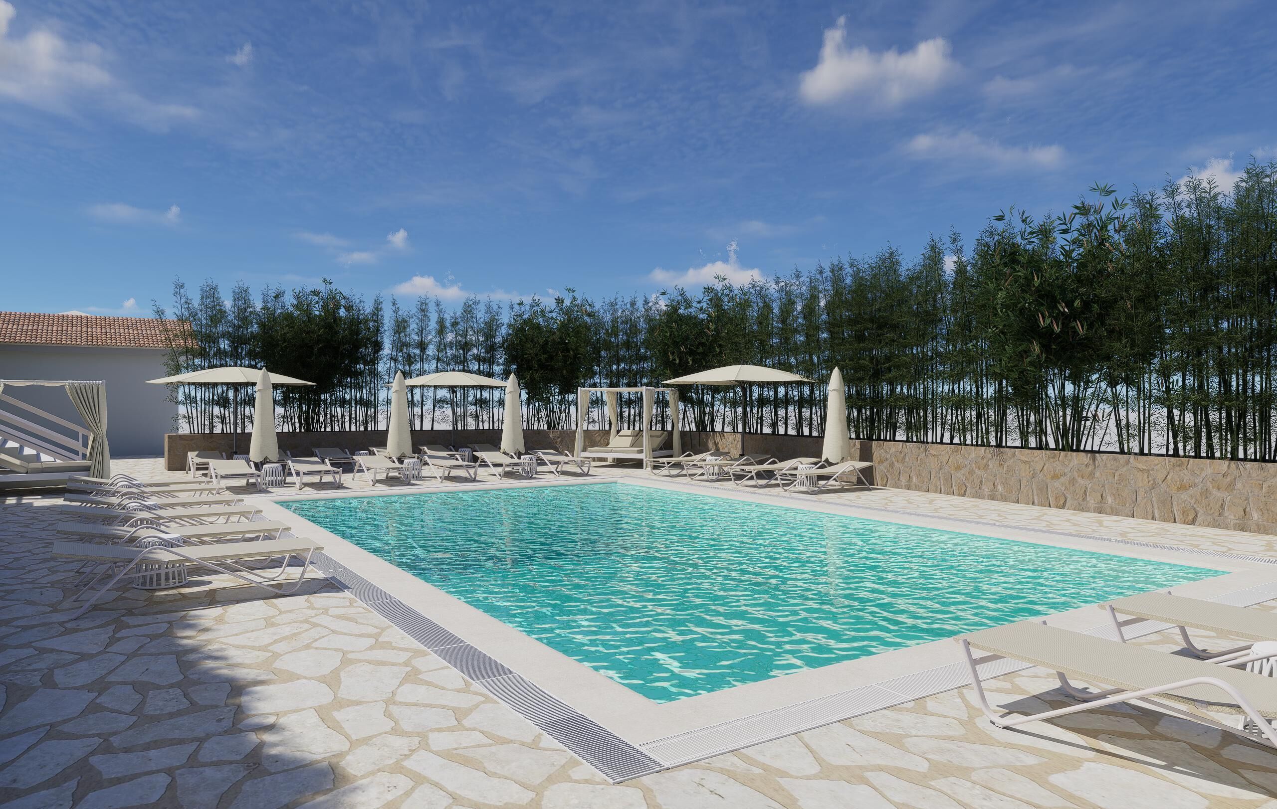 Una piscina al aire libre de temporada, sombrillas