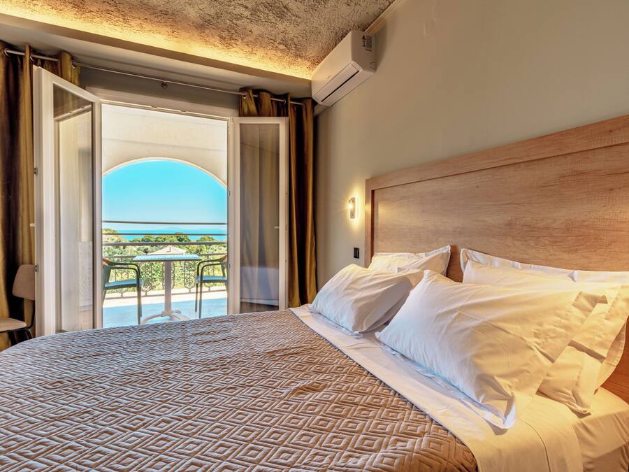 Comfort Room, 1 Queen Bed, Ocean View | Beach/ocean view