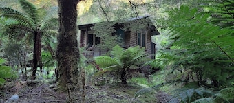 Cosie Miners cottage in historic blackball, surrounded by the Paparoa ranges