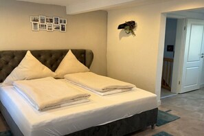 واي فاي مجانًا وملاءات أسرّة