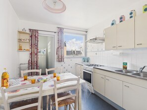 Fridge, microwave, oven, dishwasher - City Center – Apartment for 6 People (Concarneau)