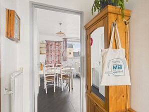 Dining - City Center – Apartment for 6 People (Concarneau)