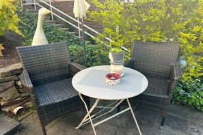 Outdoor dining - Holiday apartment in Moselkern with Wi-Fi (Moselkern)